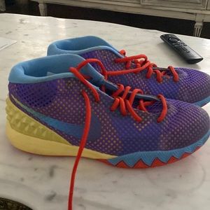 Nike basketball sneakers kyrie 6.5 youth